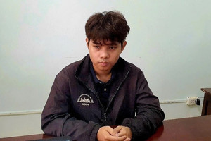 Bắt khẩn cấp một sinh viên năm cuối đại học