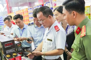 Điều gì đang xảy ra ở Điện Biên khiến cả dãy phố kinh doanh đột ngột đóng cửa im lìm?