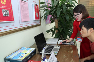Bộ Nội vụ nêu lý do bỏ kỷ luật ‘hạ bậc lương’ và ‘giáng chức’ với công chức