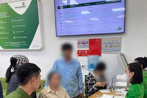 Bà N. đến ngân hàng chuyển khoản 150 triệu đồng, sau một câu nói liên quan đến con trai, nhân viên lập tức báo công an