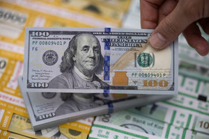 Nhà đầu tư âm thầm rút vốn, đồng USD có nguy cơ sụp đổ?