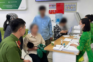 Dù không có con trai, cụ bà vẫn yêu cầu giao dịch viên Vietcombank chuyển 150 triệu đồng cho ‘con trai’