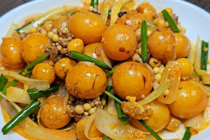 Quảng Ninh: Phát hiện hơn 1 tấn trứng gà non và hàng nghìn kg thực phẩm không rõ nguồn gốc