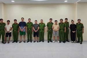 Khám xét khẩn cấp, bắt ‘trùm’ nhớt giả Nguyễn Văn Khánh