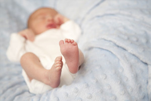 Thạc sĩ Đồng Nai sinh con tại nhà, không cắt dây rốn, ngâm nhau trong muối, viêm phổi không cho tiêm