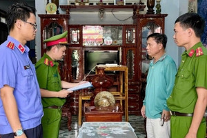 Chính thức khởi tố nguyên Phó Chủ tịch UBND huyện cùng 1 cán bộ