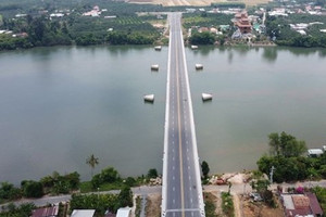 Chiêm ngưỡng cây cầu bắc qua con sông nội địa dài nhất Việt Nam, nối liền 2 tỉnh giàu nhất cả nước