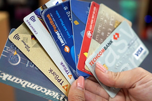 Bắt 8 đối tượng mua bán trái phép 3.000 thẻ ngân hàng, công an đề nghị người dân liên quan khẩn trương trình báo