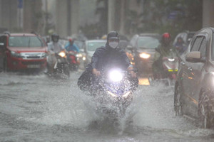 Dự báo thời tiết 8/6/2025: Miền Bắc còn nắng nóng, chiều tối mưa lớn đến 150mm