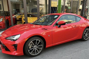 Bỏ lại dàn siêu xe gần 100 tỷ, đại gia phố núi 'trốn vợ' trên chiếc Toyota được 'xào nấu' tinh vi