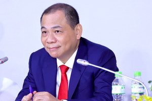 Tỷ phú Phạm Nhật Vượng đã rót 20.500 tỷ tài trợ không hoàn lại cho VinFast