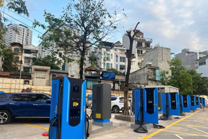 Bến xe Giáp Bát đón 'siêu trạm sạc' VinFast, 40 súng sẵn sàng phục vụ hàng trăm lượt xe mỗi ngày