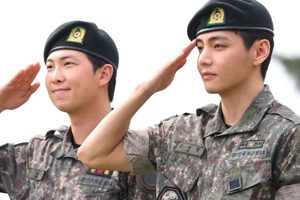 V và RM (BTS) xuất ngũ