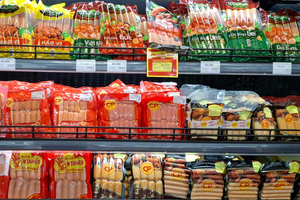 Lùm xùm thịt heo C.P. Việt Nam, tờ 'cam kết từ thương hiệu CP' tại quầy hàng biến mất