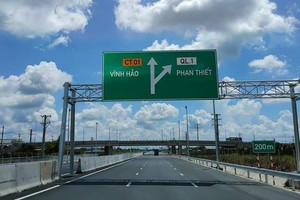 Cao tốc gần 11.000 tỷ bong tróc khi vừa hết hạn bảo hành: Tiếp tục phát hiện dấu hiệu xuống cấp