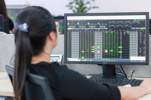 Nhận định chứng khoán 12/6: Xu hướng giằng co vẫn chiếm vị thế chủ đạo