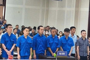 Xét xử 9 đối tượng là giám đốc, cựu cán bộ