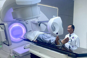 Việt Nam chính thức vận hành máy xạ trị 100 tỷ, bệnh nhân ung thư 'thoát cảnh' xếp hàng chờ đợi, điều trị đêm?