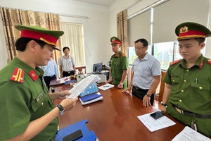 Bắt giữ nguyên cán bộ lĩnh vực đất đai