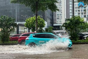 Một hệ thống bán lẻ xe VinFast chơi lớn, khách mang xe đi sửa được tặng tiền trong mùa mưa bão