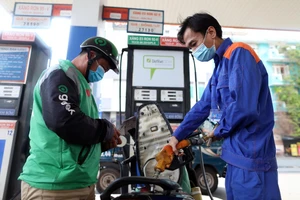 Giá xăng dầu tăng đồng loạt