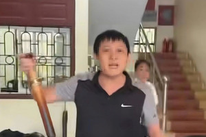 Đình chỉ công tác một cán bộ thuế