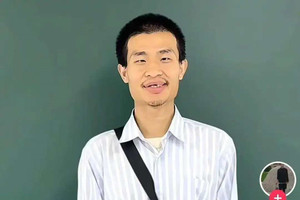 'Thần đồng Toán học' 2 lần liên tiếp giành Huy chương Vàng Olympic Toán Quốc tế, là Phó Giáo sư lập kỷ lục thế giới hút 25 triệu người theo dõi