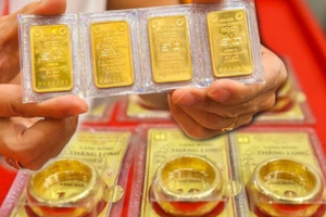 Ngân hàng và doanh nghiệp nào được phép sản xuất vàng miếng sau khi cơ chế độc quyền được gỡ bỏ?