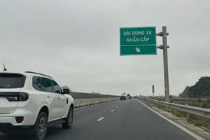 Từ nay, đi trên cao tốc xe gặp sự cố muốn dừng phải thực hiện việc này, nếu không sẽ đối diện với hiểm hoạ