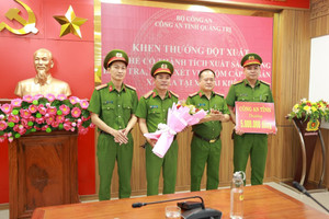 Phá nhanh vụ trộm 5 cây vàng, công an xã được thưởng nóng