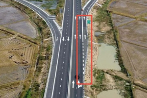 Cao tốc vừa bị phản ánh bong tróc sau 2 năm vận hành sẽ sửa vạch sơn gây tranh cãi
