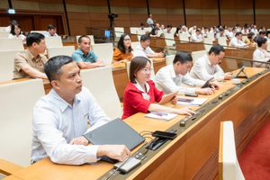 Hàng chục doanh nghiệp trên sàn vừa được cho phép đầu tư BĐS - chứng khoán, người lao động có thể được thưởng tới 3 tháng lương