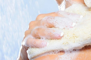 Thu hồi, tiêu hủy lô sữa tắm quảng cáo 'giữ ẩm, mềm da' do không đạt chất lượng