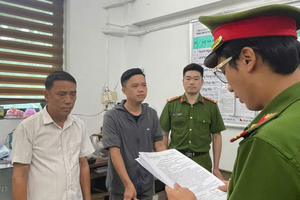 Bắt một giám đốc cùng kế toán viên