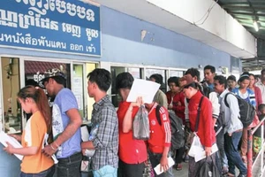 Ông Hun Sen kêu gọi người Campuchia ở Thái Lan về nước