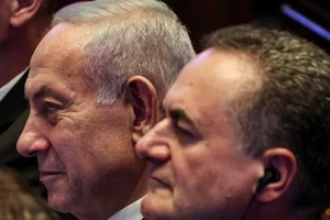 Quân đội Israel phát cảnh báo sơ tán dân Iran trước khi ra đòn 'lột da rắn'