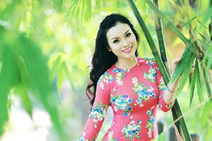 NSƯT là Trưởng khoa, Tiến sĩ âm nhạc trẻ nhất Việt Nam được phong 'Nữ hoàng nhạc dân gian', tuổi 43 hạnh phúc bên chồng PGS.TS, Viện trưởng
