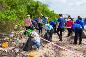 Gần 10.000 cán bộ nhân viên Vingroup và tình nguyện viên ra quân làm sạch bờ biển tại 28 tỉnh, thành phố