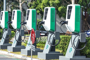 Giá điện tại trạm sạc có thể tăng gấp đôi, một nhóm người dùng vẫn được sạc xe miễn phí thêm 2 năm nữa