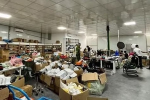 Phá ổ livestream giá rẻ, phát hiện hơn 3.000 sản phẩm hàng lậu tại Làng Sơn