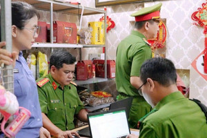 Bắt người phụ nữ bán hàng online, có doanh thu hàng chục tỷ đồng để điều tra