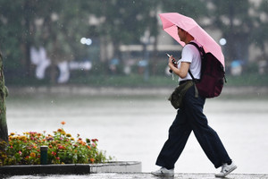 Thời tiết Hà Nội 3 ngày tới: Mưa giông nhiều vào chiều tối, sau lại nắng gắt
