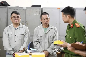 Khám xét khẩn cấp, bắt Tất Văn Hào
