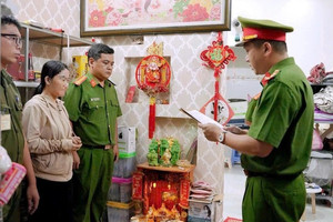 Bắt chủ shop chuyên livestream bán mỹ phẩm, quần áo