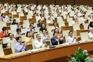 Quốc hội thảo luận về phát triển kinh tế xã hội cùng nhiều nội dung quan trọng khác