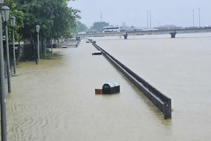 Hiếm gặp mưa lớn, lũ lụt cùng phá kỷ lục ngay cơn bão đầu tiên năm 2025