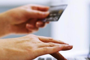 Lý do lãi suất gửi tiết kiệm online cao hơn tại quầy