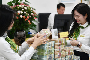 Người dân gửi gần 7,5 triệu tỷ vào ngân hàng