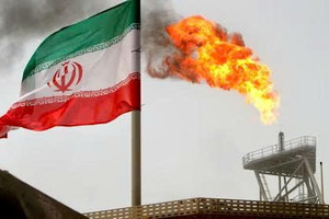 Khủng hoảng dầu mỏ cận kề: 90% xuất khẩu của Iran có thể bị xóa sổ trong một đòn