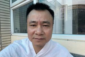 NSND Tự Long xin lỗi